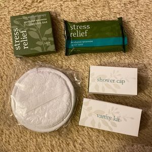 *SALE* Travel kit / toiletries
